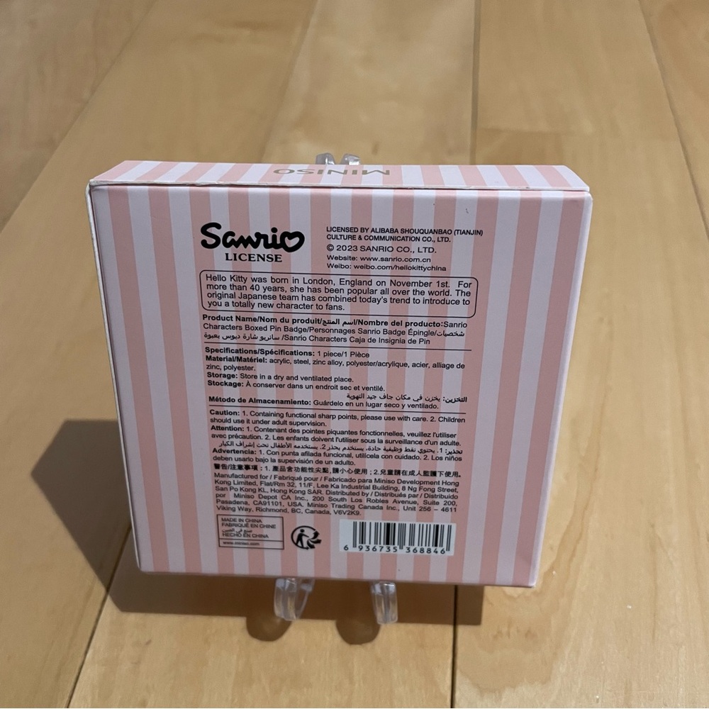 New hello kitty boxed pin badge - Picture 2 of 3